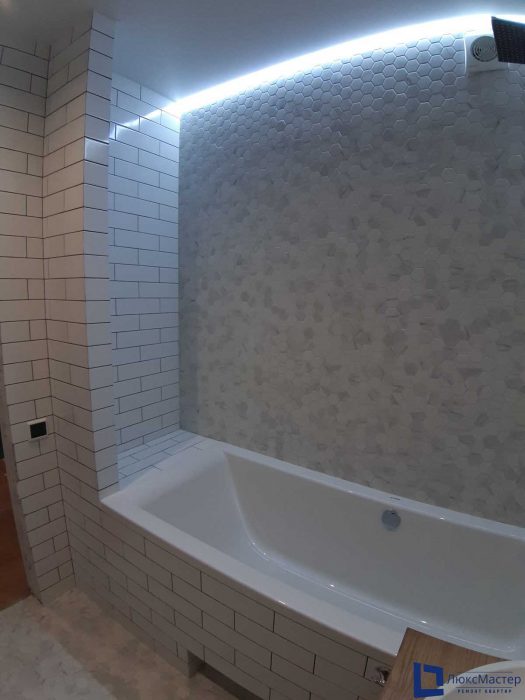 Фото ремонта в белой ванной3